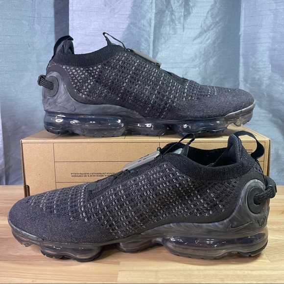 NEW Nike Air Vapormax 2020 Flyknit CJ6740-002 Size 11.5 - Picture 2 of 7
